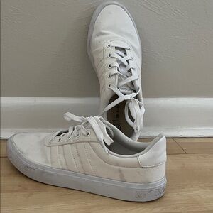 Adidas Women’s 8.5 White Casual Sneakers